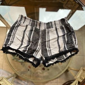 🖤Tasseled Flowy  Black and Gray Stripe Shorts - Size M🖤